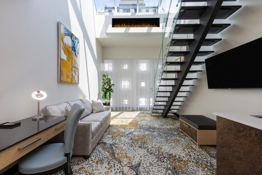 Prestige Suite, one Queen bed