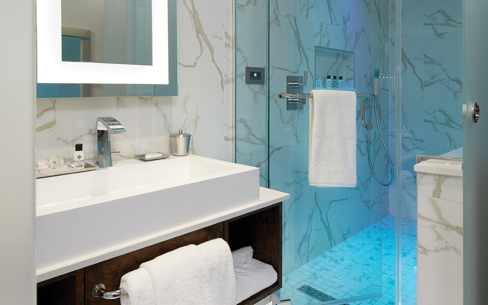 Lavabo et douche - éclairage de chromothérapie